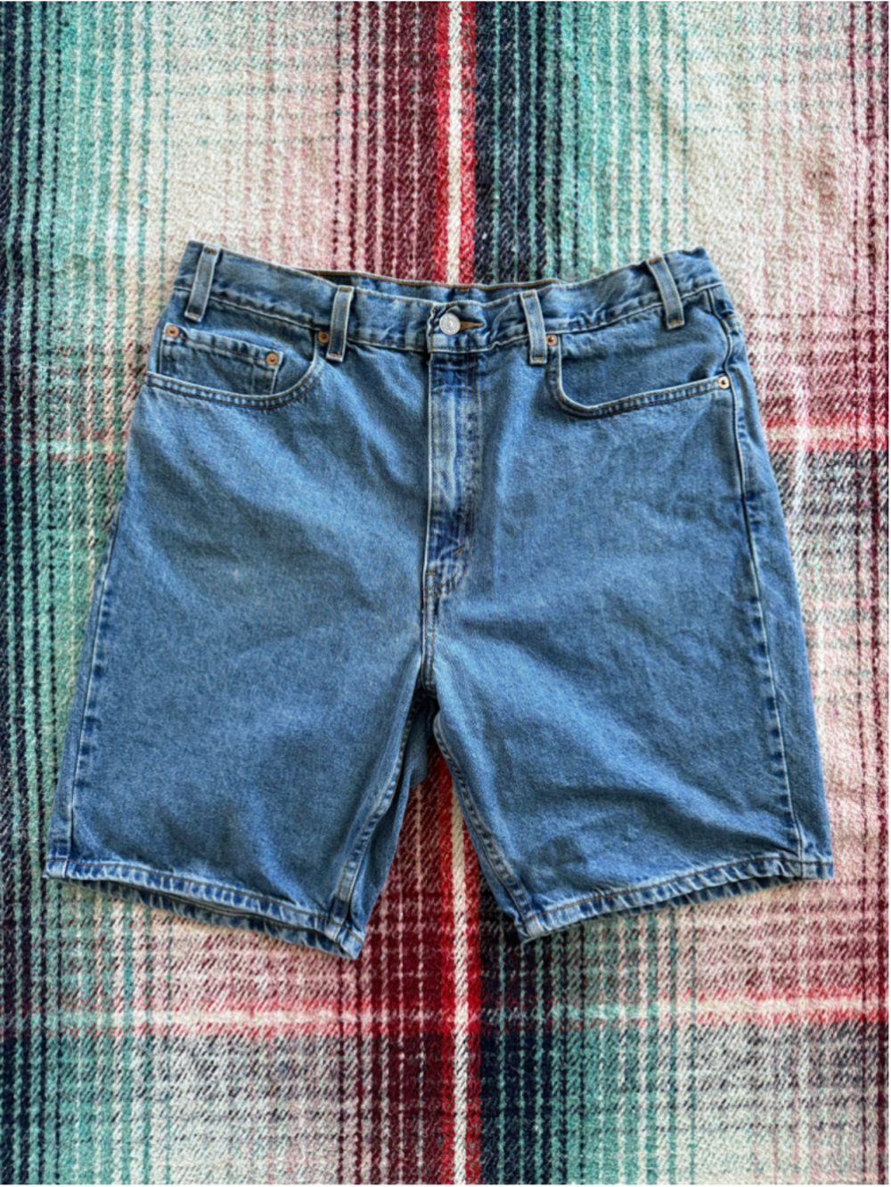 Vintage Levi's Medium Wash 505 Regular Fit Jean Shorts 36
